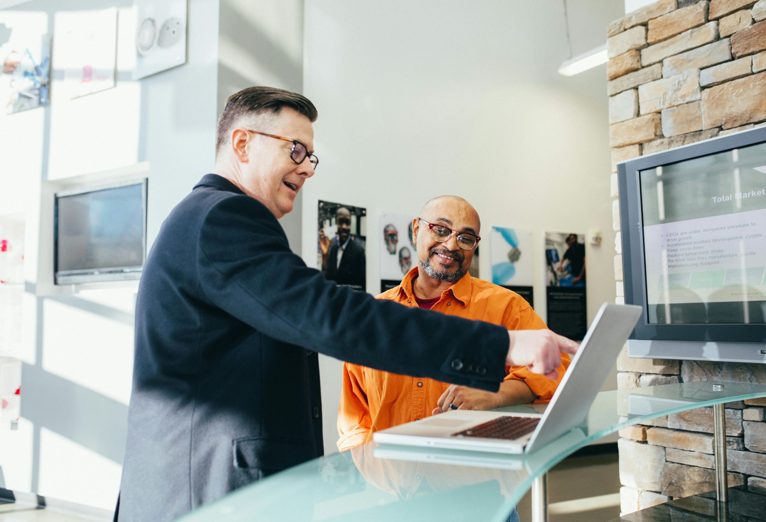 Choosing the Best AI Copywriter: Revolutionizing Content Creation for Marketing Directors