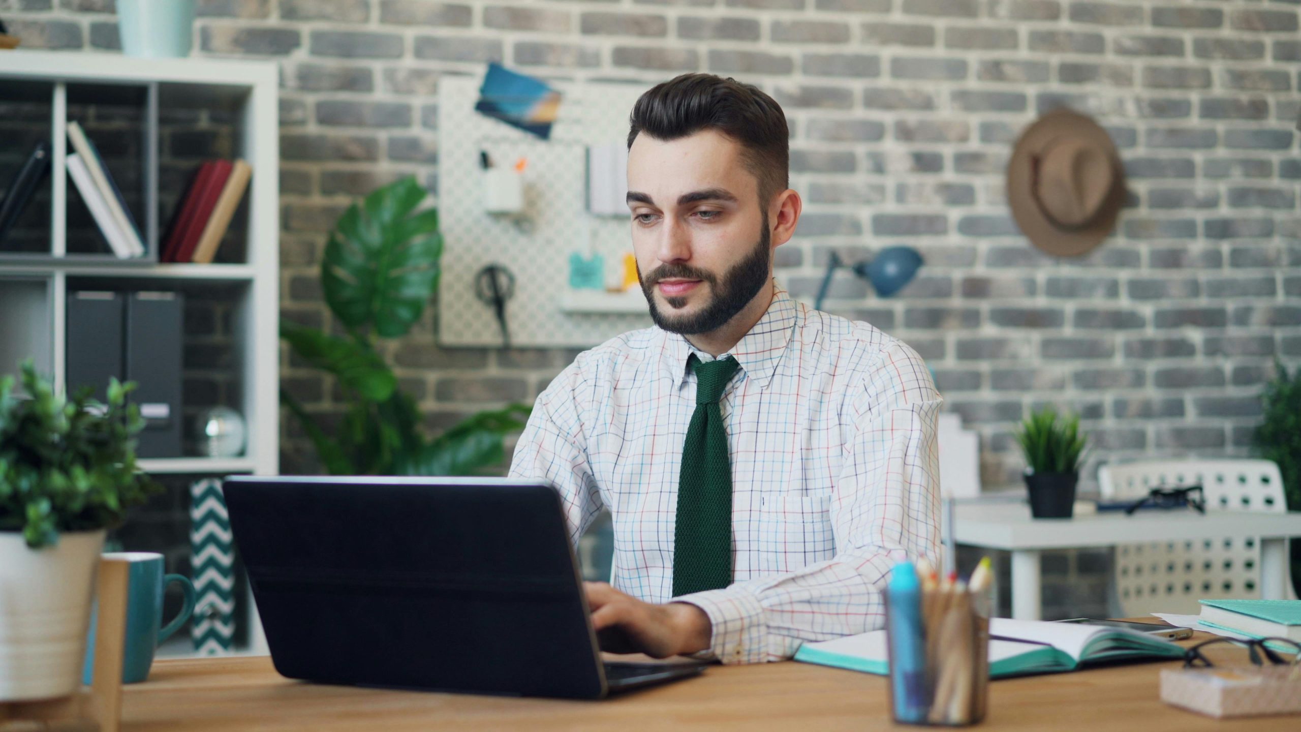 Understanding the Difference: Backlinks vs Referring Domains Explained